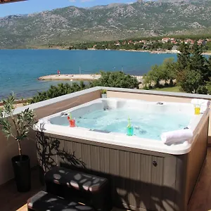 Dinko Apartman